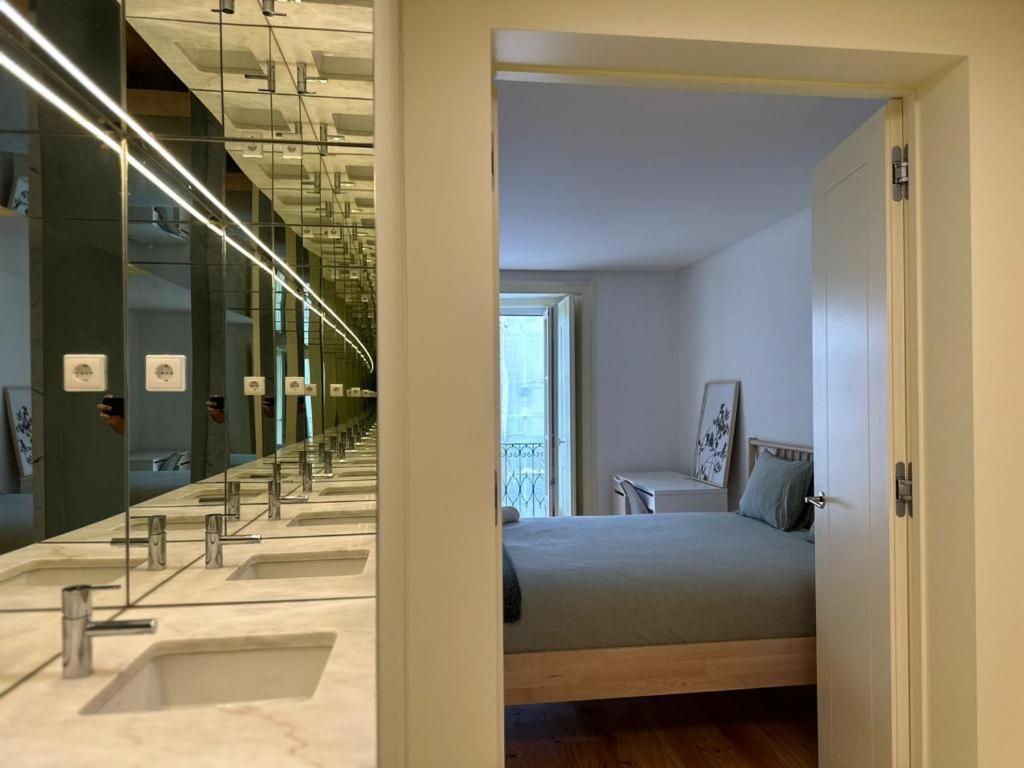 Central Bedroom In Shared House In Chiado - Historic Center Of Lisbon Luaran gambar